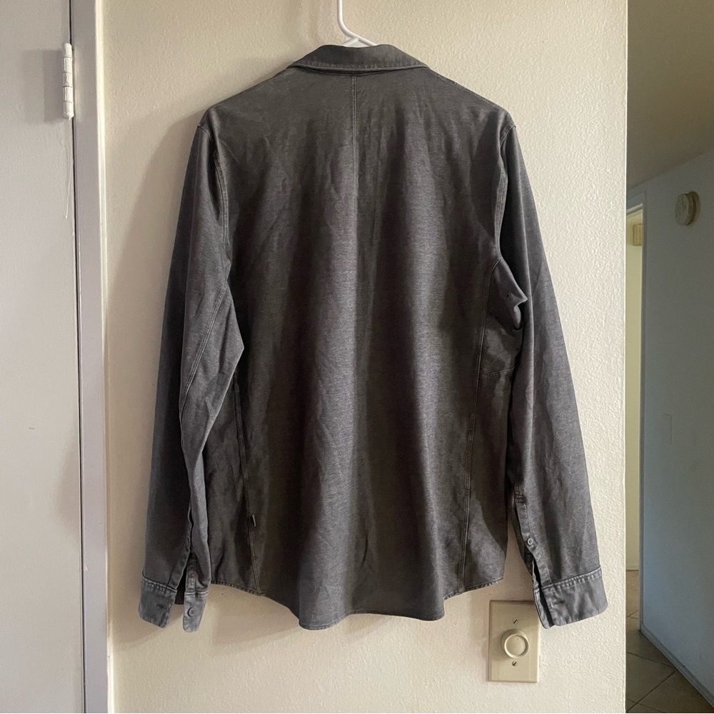 Lululemon button down long sleeve shirt size medium